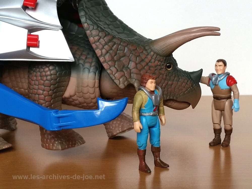 Dino-Riders Torosaure avec Gunner et Magnus