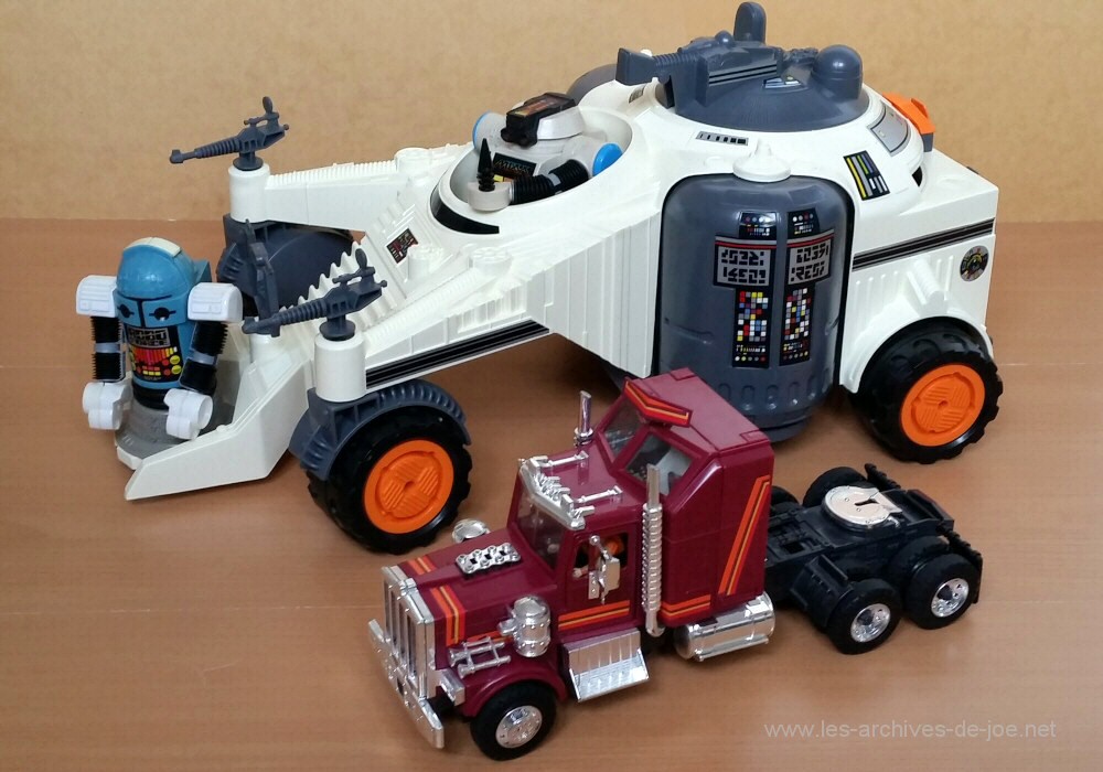 Robo Force - Robot Titan... Idée de la taille avec le camion Rhino MASK