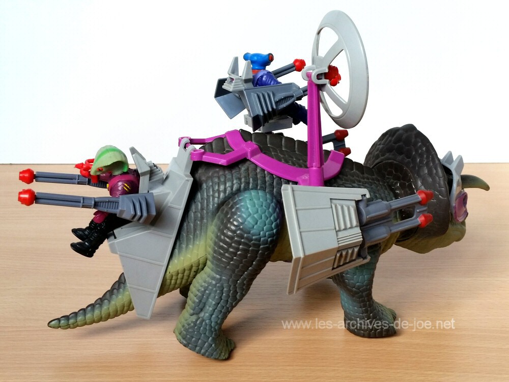 Dino-Riders Tricératops avec Hammerhead et Sidewinder