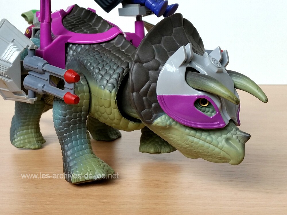 Dino-Riders Tricératops avec Hammerhead et Sidewinder