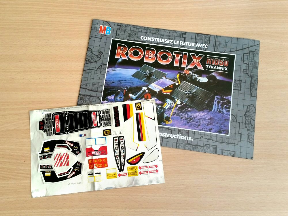 Robotix R1050 Série Tyrannix - notice et stickers (en partie posés)