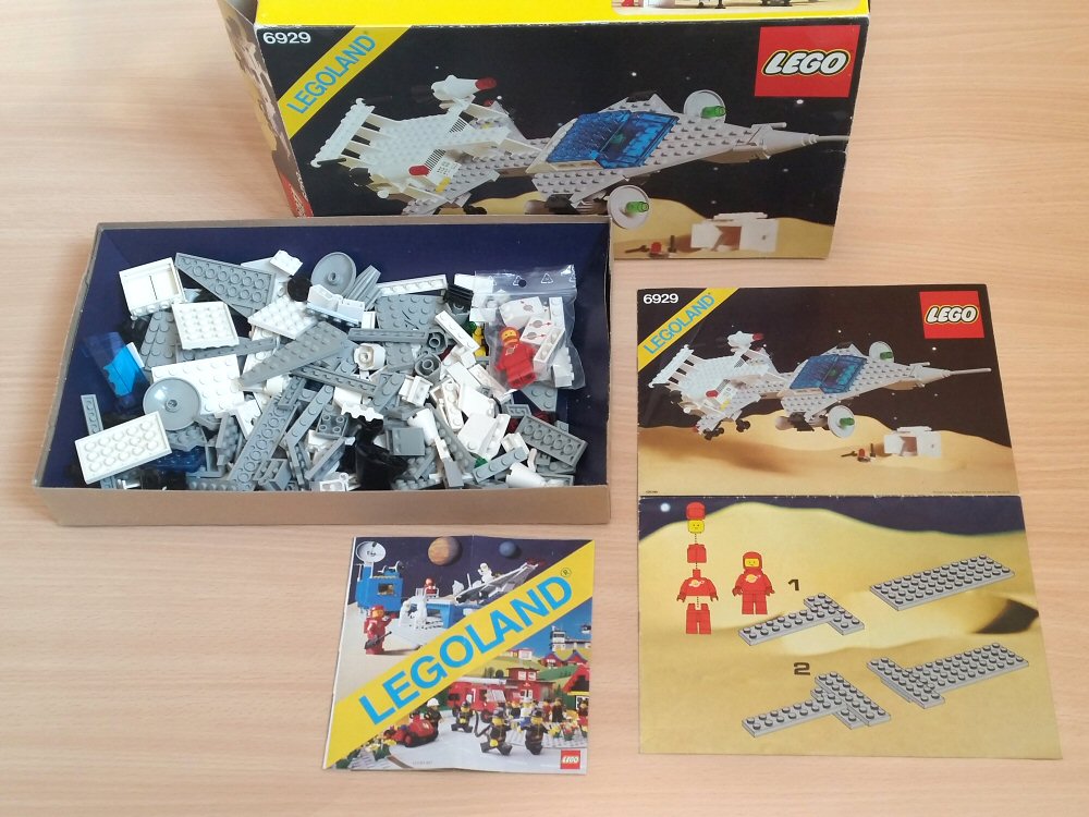 Lego Espace - 6929 - Star Fleet Voyager - contenu de la boite