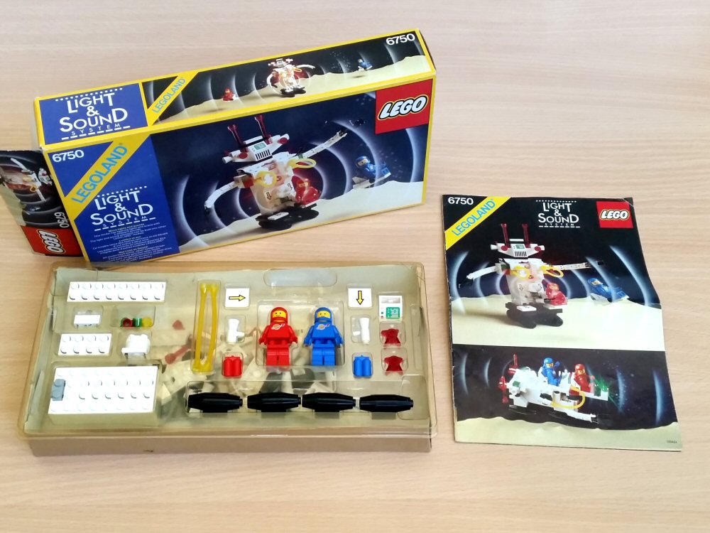 Lego Espace - 6750 - Sonic Robot - contenu de la boite