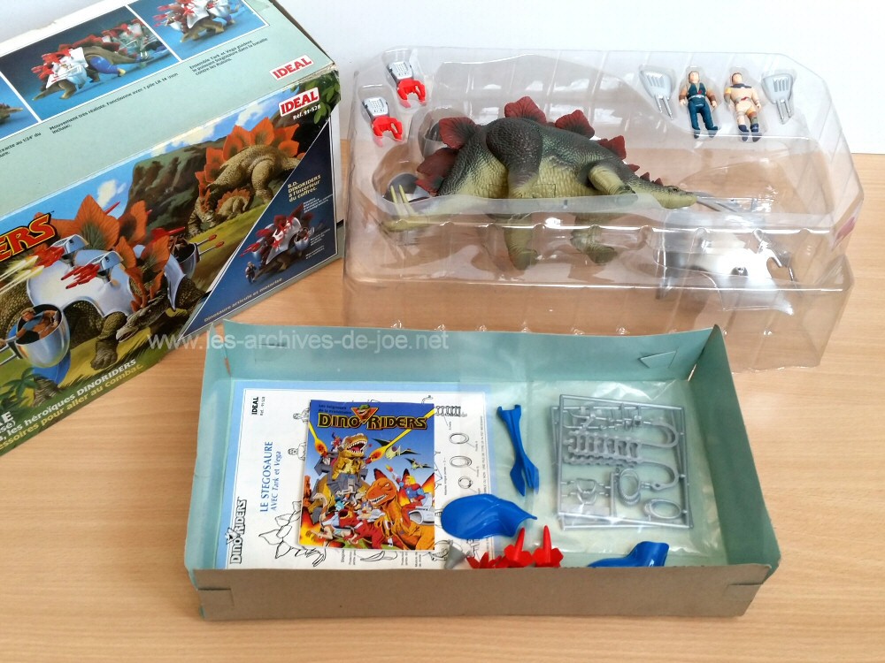 Dino-Riders Stégosaure avec Tark et Vega - les inserts et le bac en carton