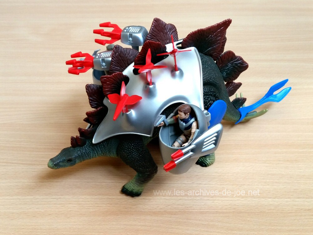 Dino-Riders Stégosaure avec Tark et Vega