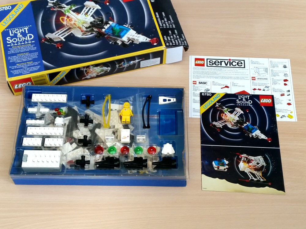 Lego Espace - 6780 - XT Starship - contenu de la boite